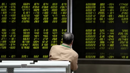 Global Markets Face Headwinds as Japan Slumps and China Soars