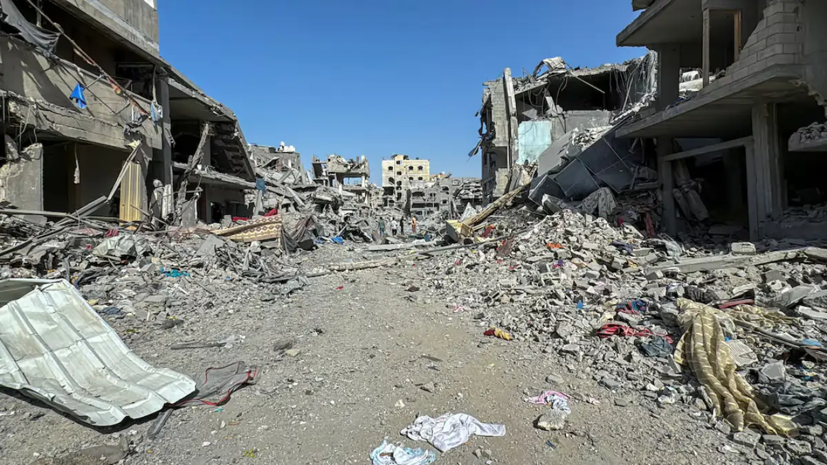 Desperate Rescue Efforts Amid Gaza Bombing After Israeli Airstrikes