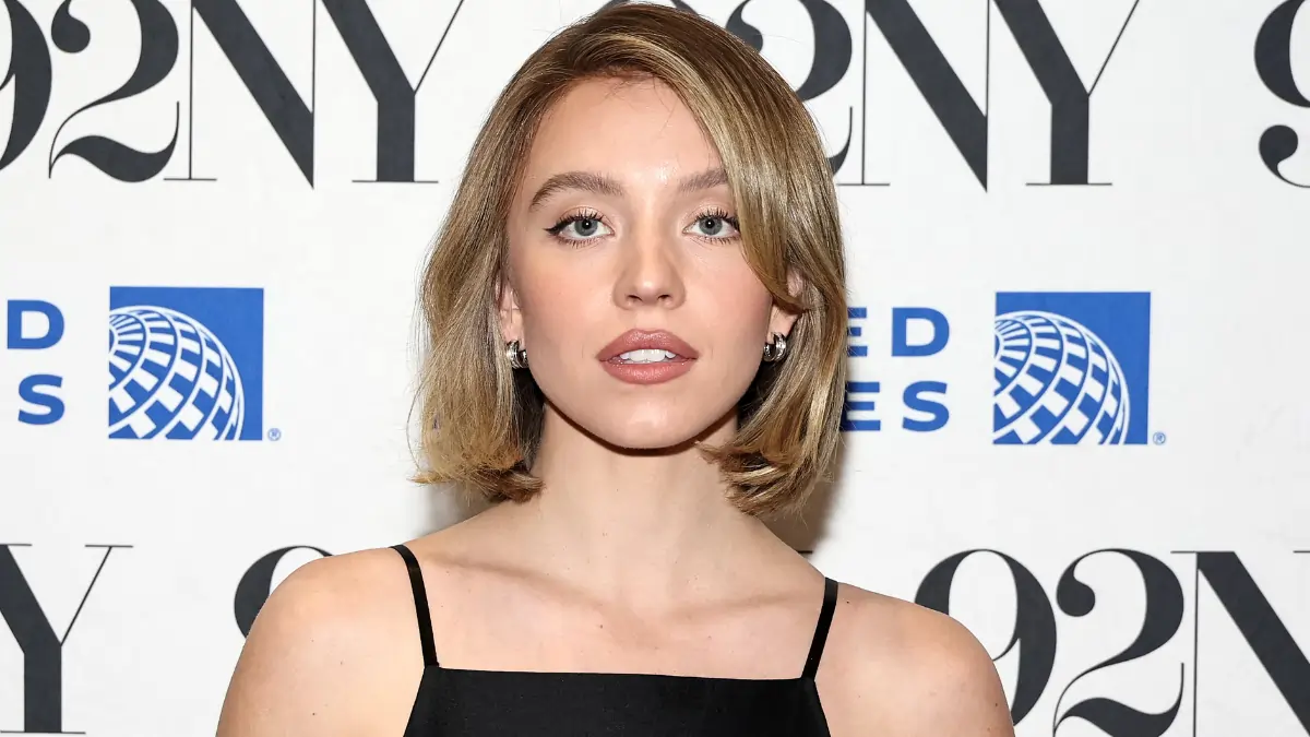 Sydney Sweeney Breaks Silence on Paparazzi's Bikini Photo Demands